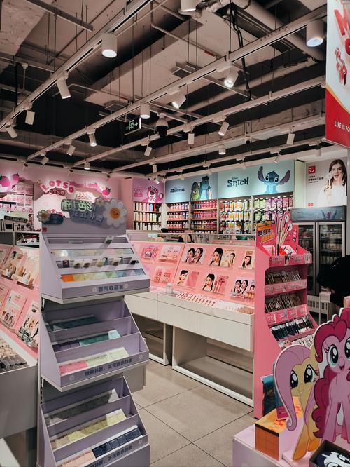 日用百貨精品店中的計生用品 品質(zhì)生活與健康責任的和諧統(tǒng)一